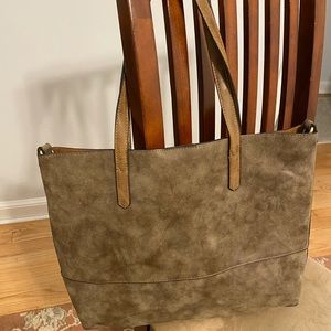 NEW (no tags) VEGAN LEATHER TOTE w WRISLET